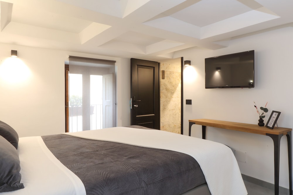 Signature Room (Low ceiling 1.85m/6ft 7in) photo 3