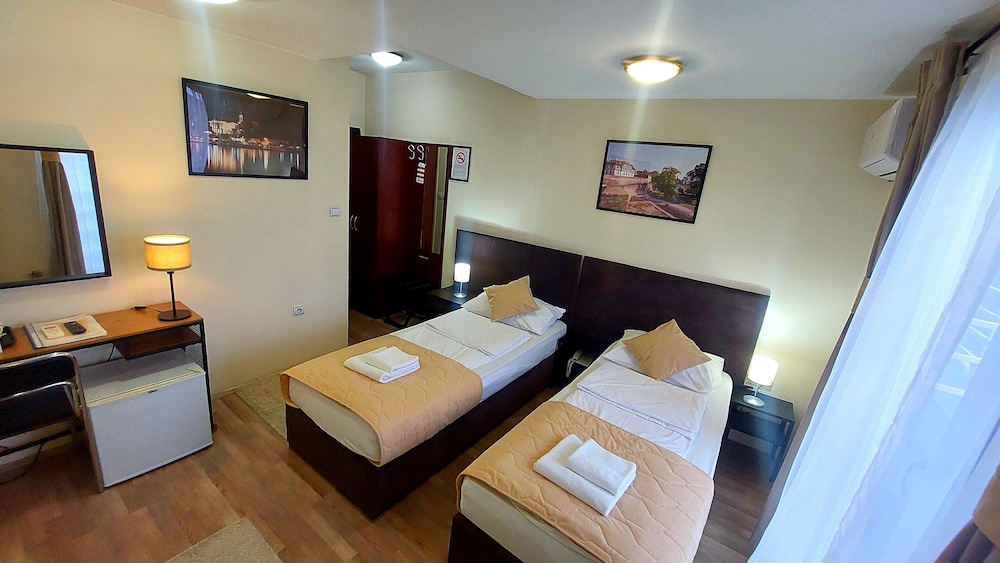 Standard Twin Room, 2 Twin Beds - Photo 3