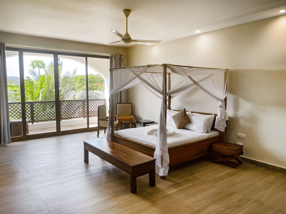 Junior Studio Suite, Pool View