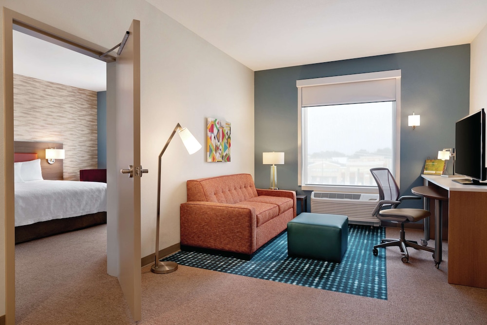 Suite, 1 King Bed, Accessible (Hearing) photo 3