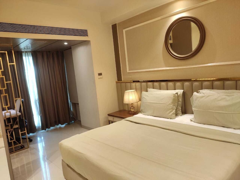 Deluxe Double or Twin Room - Photo 17