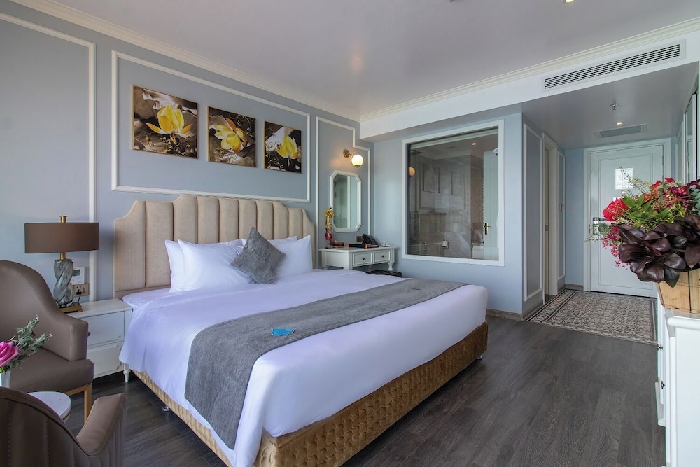 Deluxe Room, City View
