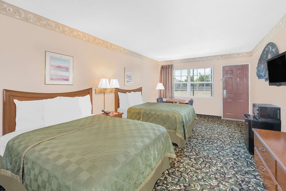 Room, 2 Queen Beds - Photo 1