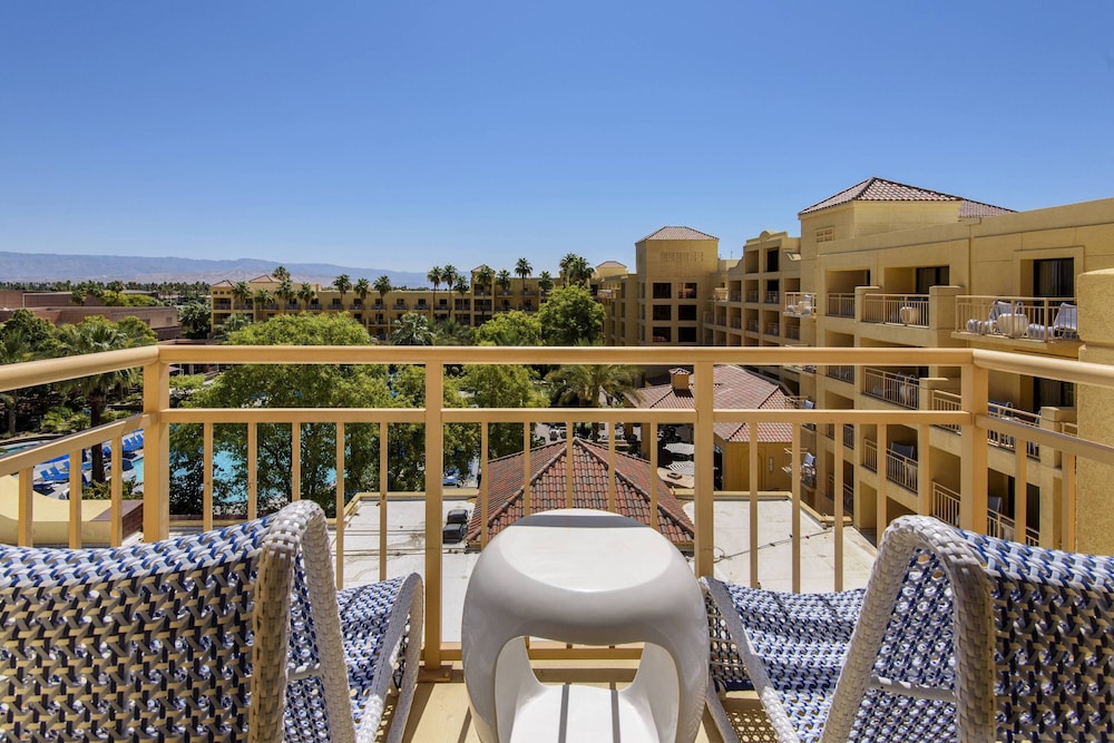 Room, 2 Queen Beds, Pool View (Mobility/Hearing Accessible, Tub) - Photo 5