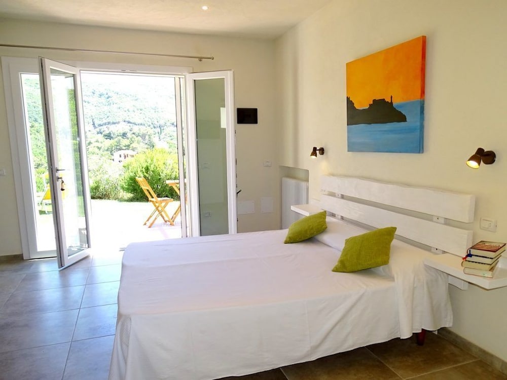 Suite, Garden Area