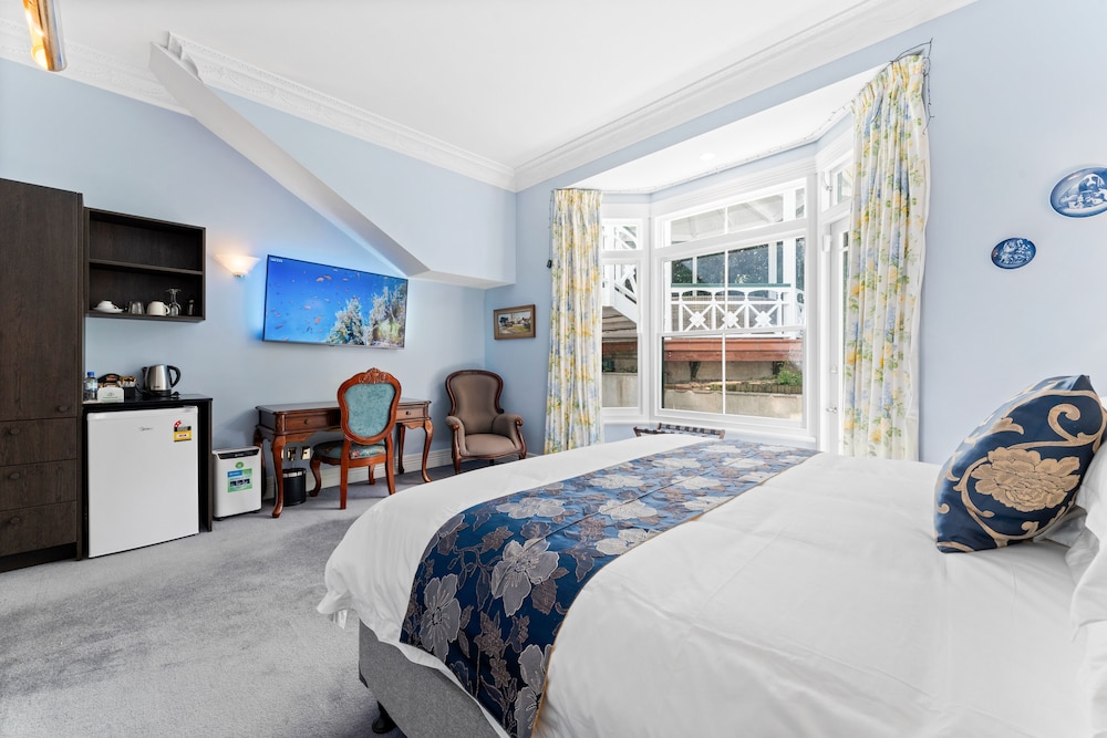Comfort Single Room, 1 King Bed, Garden View