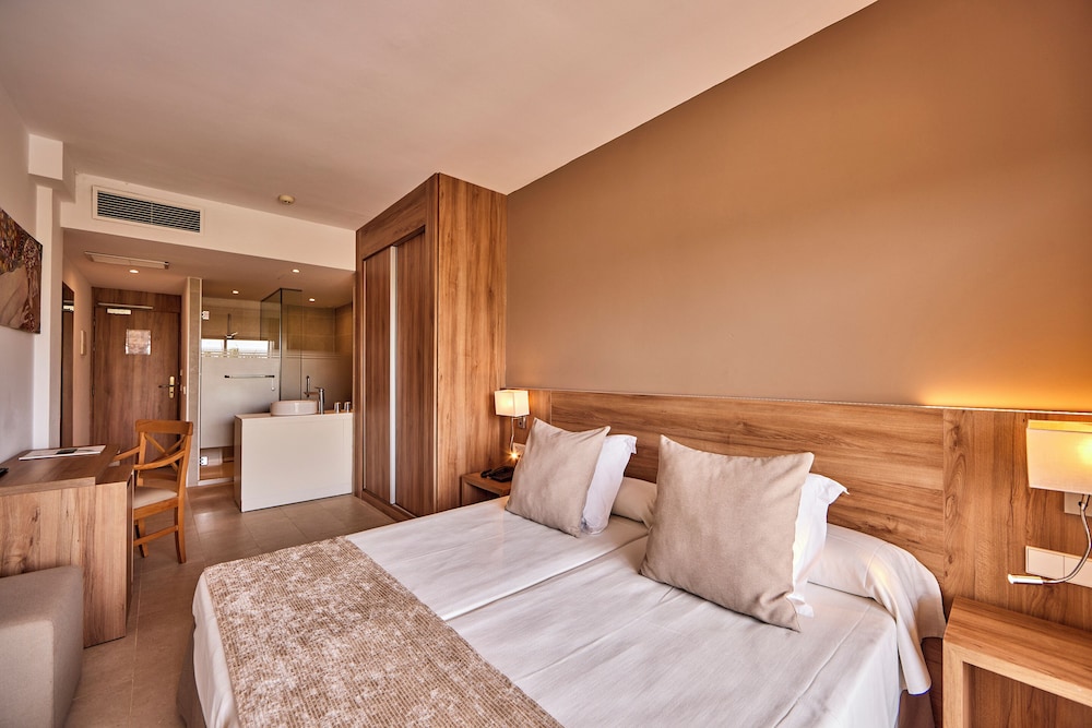 Double Room, Balcony, Sea View photo 2
