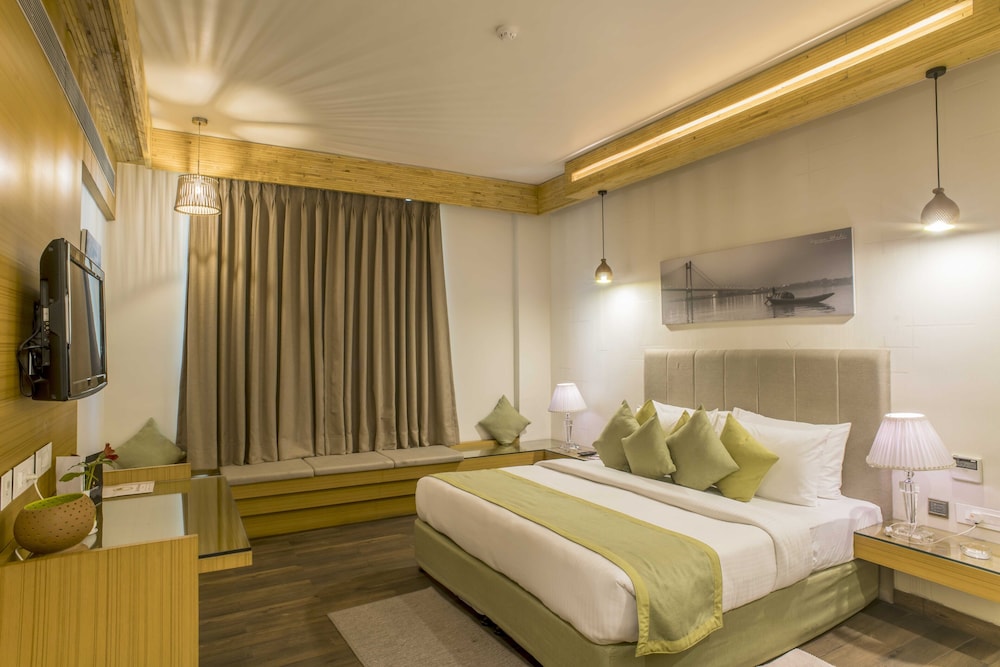 Suite Room - Photo 14