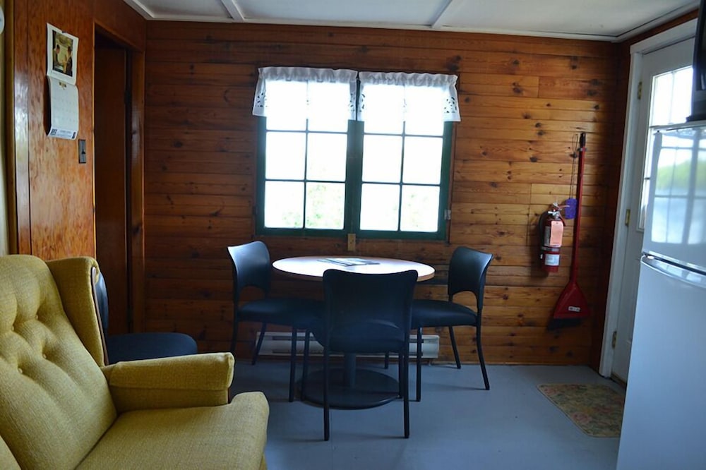 Deluxe Cottage, 3 Bedrooms, Lake View (Cottage #4) photo 2