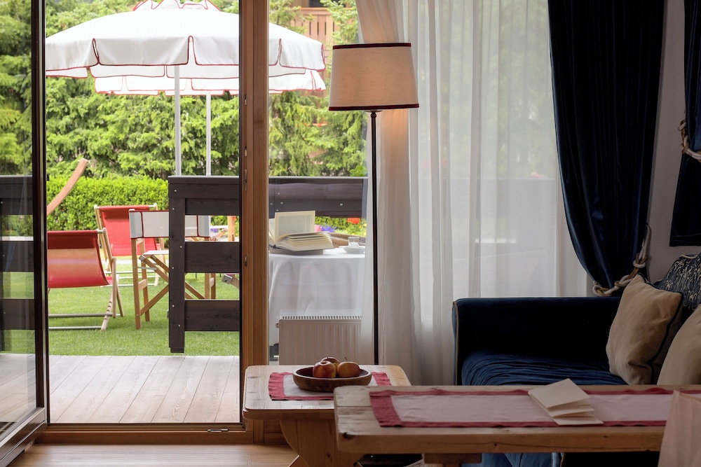 Deluxe Room, Multiple Beds - Photo 2