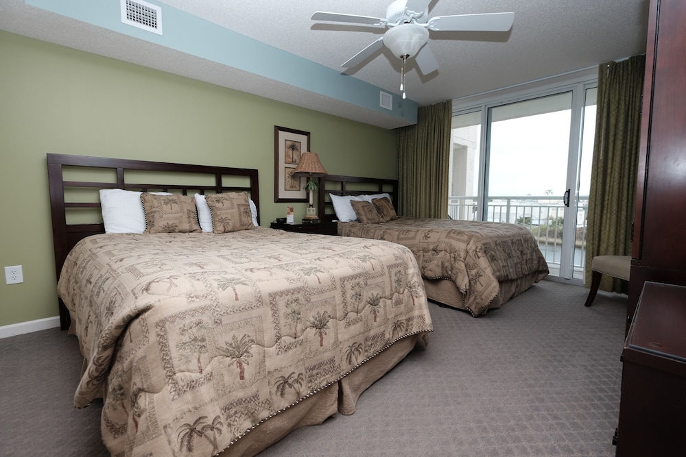 Yacht Club Balcony Room photo 1