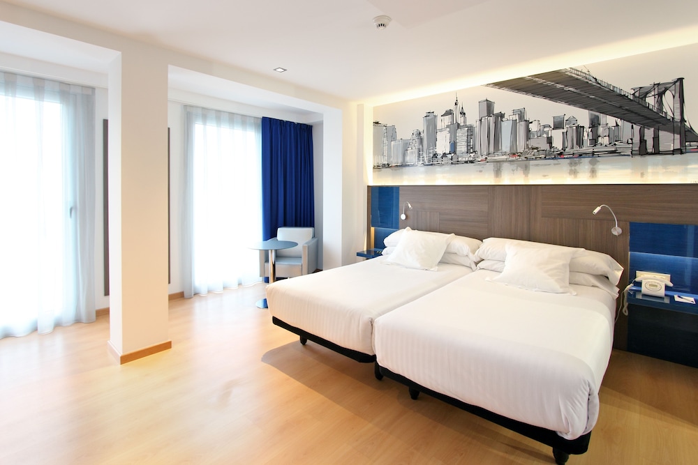 Triple Room, City View photo 2