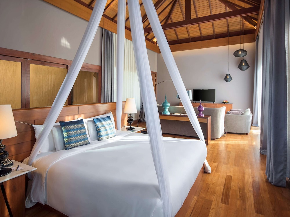 Superior Villa, 1 King Bed photo 3