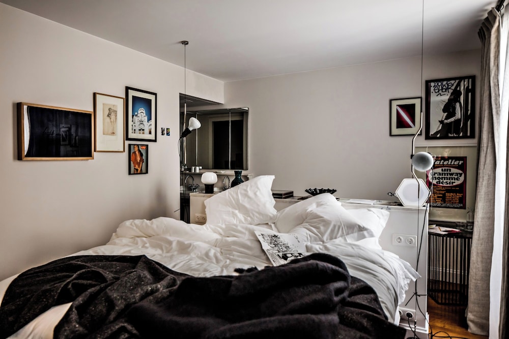 Room (Pigalle 22) thumbnail 6