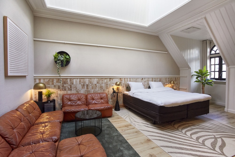 Exclusive Studio Suite (Botanical Suite) photo 2