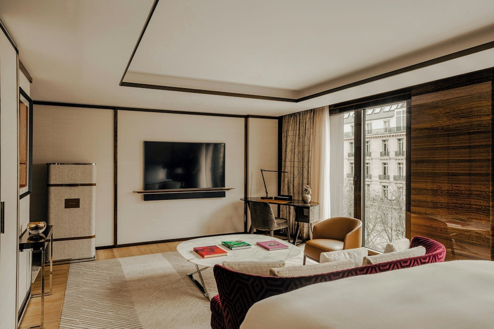 Junior Suite, City View thumbnail 6