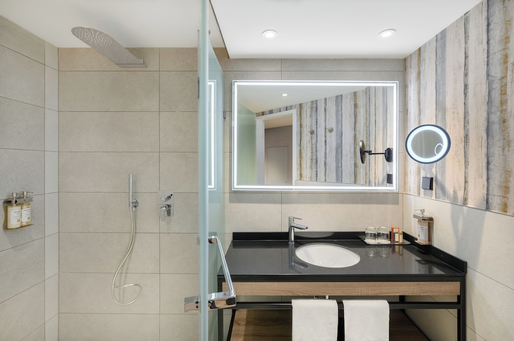 Junior Suite, River View thumbnail 5
