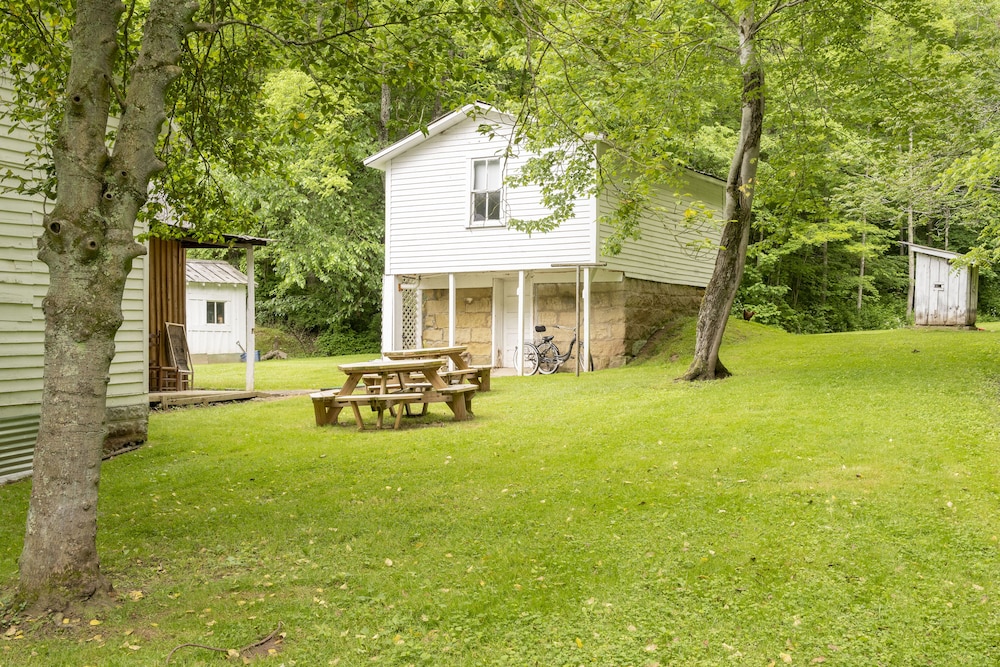 Basic Cabin, 1 Double Bed, Hill View photo 3