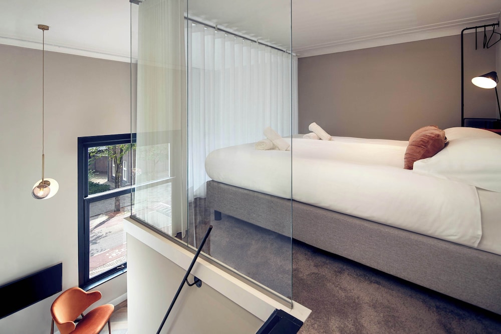 Sixtuple Room