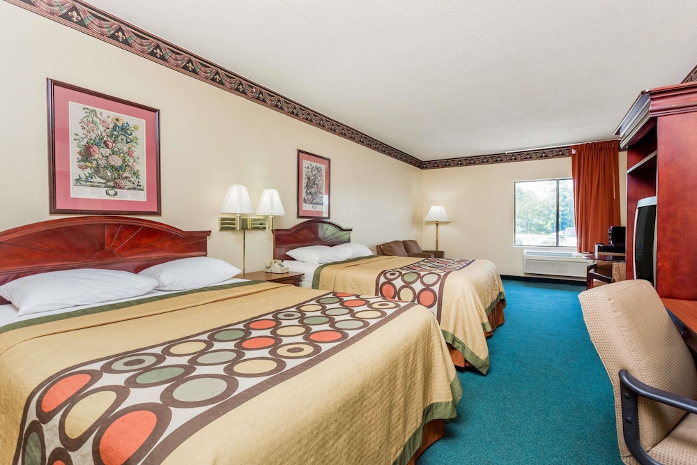 Studio Suite, 2 Queen Beds, Smoking - Photo 2