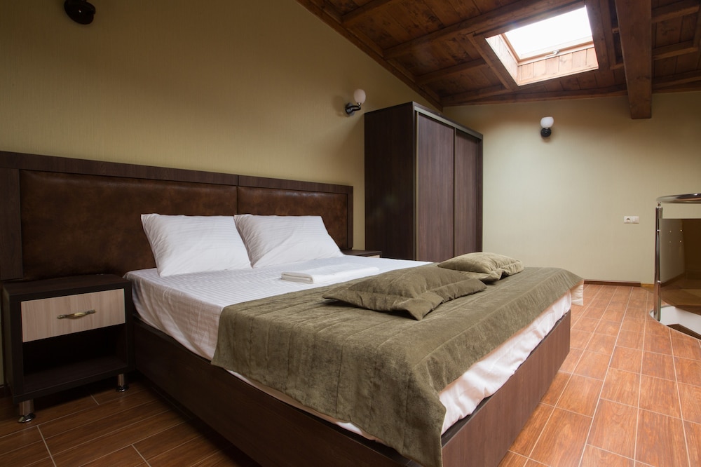 Suite (Split level) photo 1