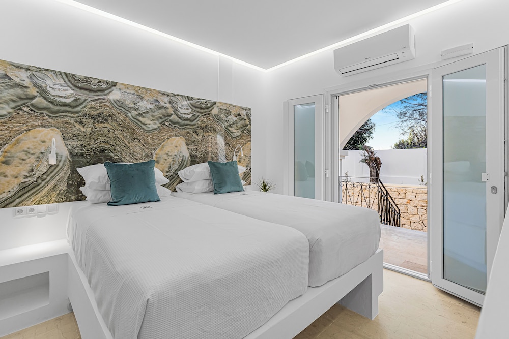 Deluxe Double Room, Patio, Courtyard View