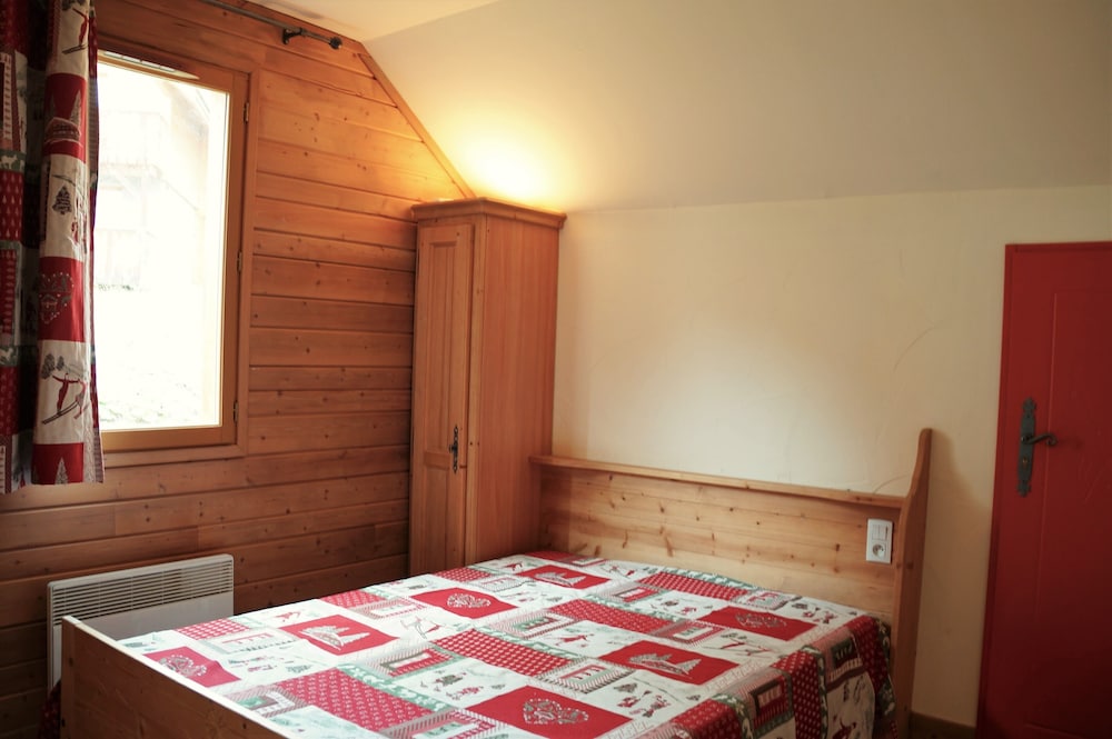 Chalet, 2 Bedrooms, Valley View (6) photo 3