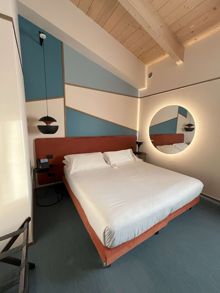 Superior Room, Multiple Beds, Non Smoking, Balcony - Photo 1