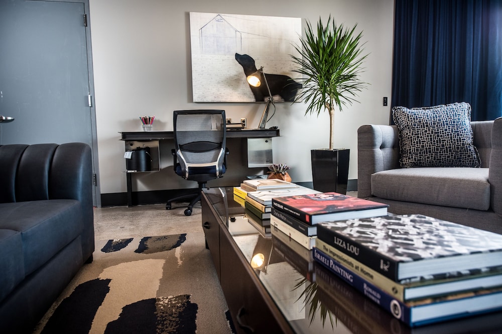 Suite, 1 Bedroom - Photo 4