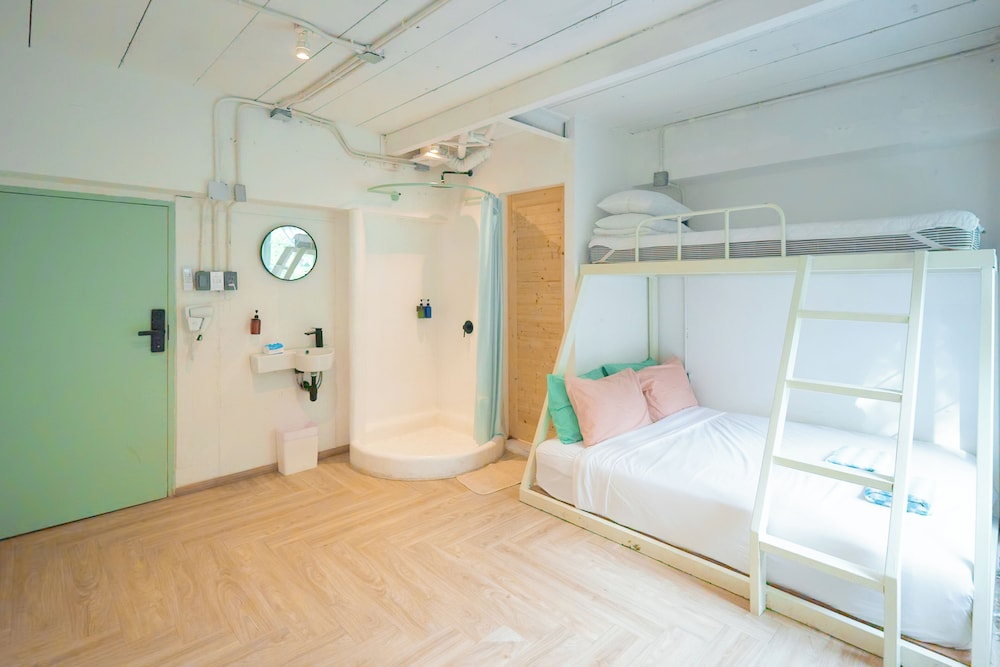Standard Triple Room, City View photo 2