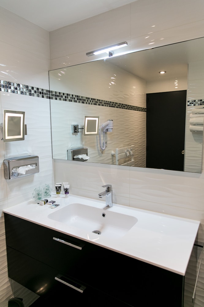 Standard Room, 2 Twin Beds - Photo 5
