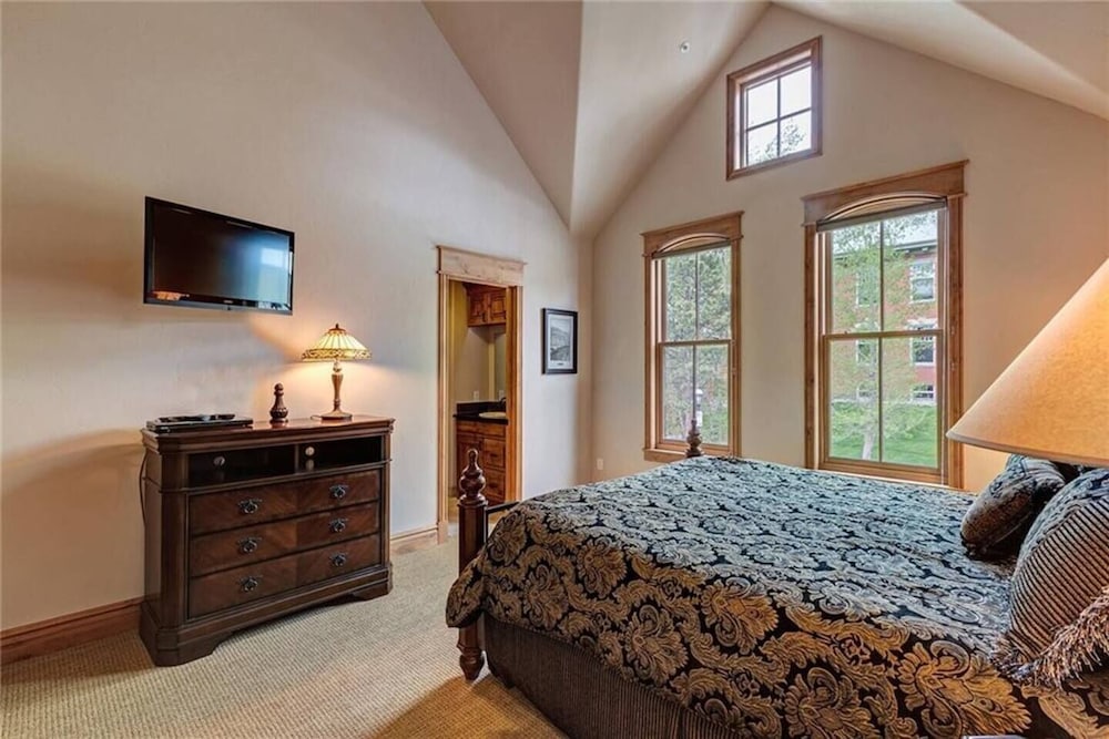 Apartment (3 Bedrooms)