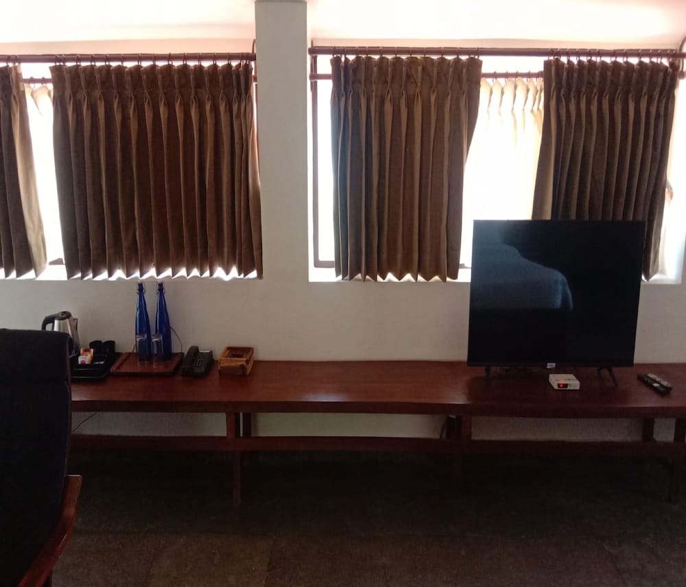 Executive Suite - Photo 3