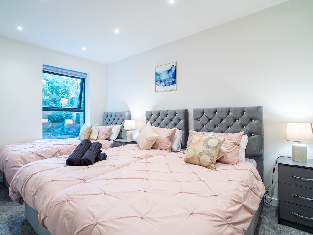 Bv Luxe 3 Slaapkamer Stadswoning in Bed Cliff Oaks, Foto 15