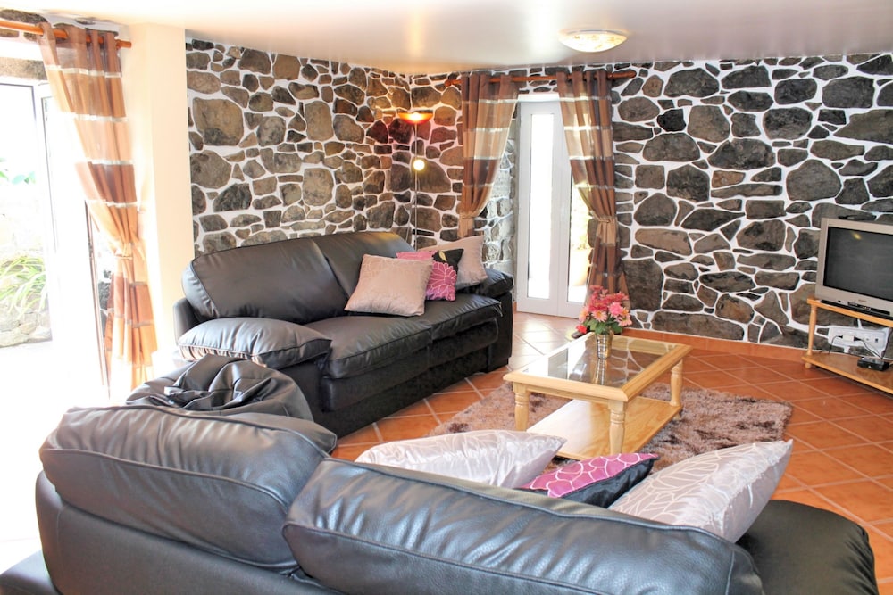 Cottage, 3 Bedrooms, Terrace, Mountain View photo 1