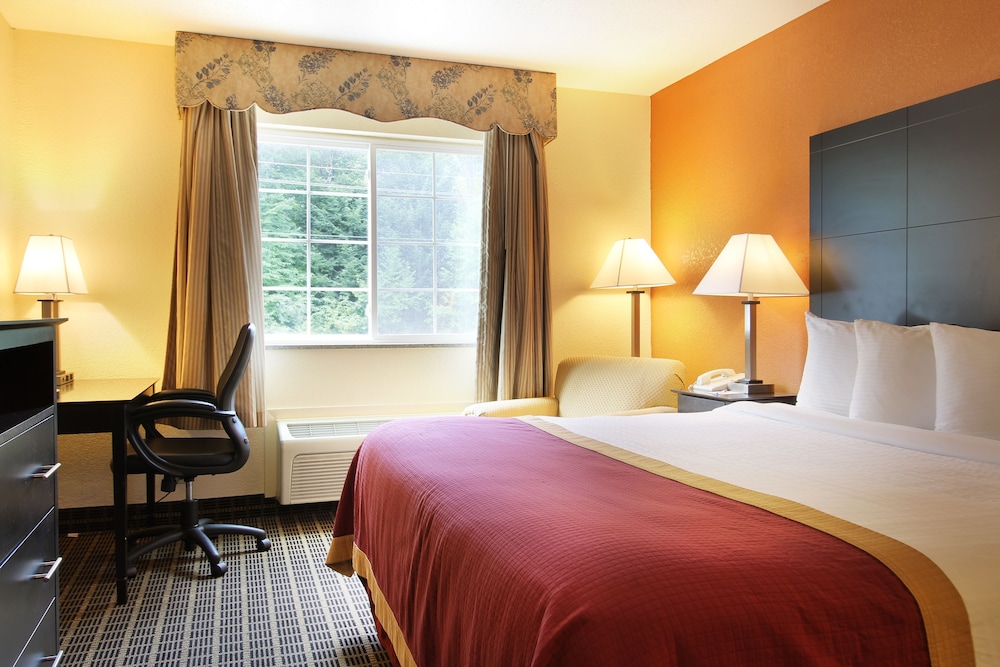 Standard Room, 1 Queen Bed, Accessible photo 2