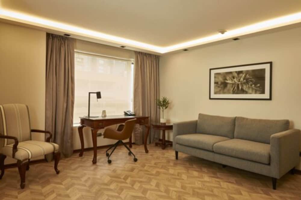Executive Suite, 2 Double Beds - Photo 10