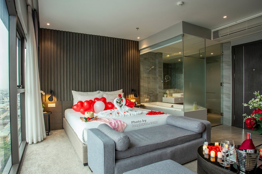 Honeymoon Suite Double with Seaview photo 2
