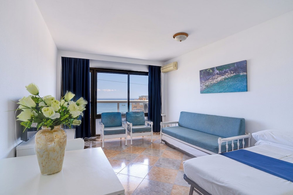 Family Apartment, 1 Bedroom, Sea View, Beachside