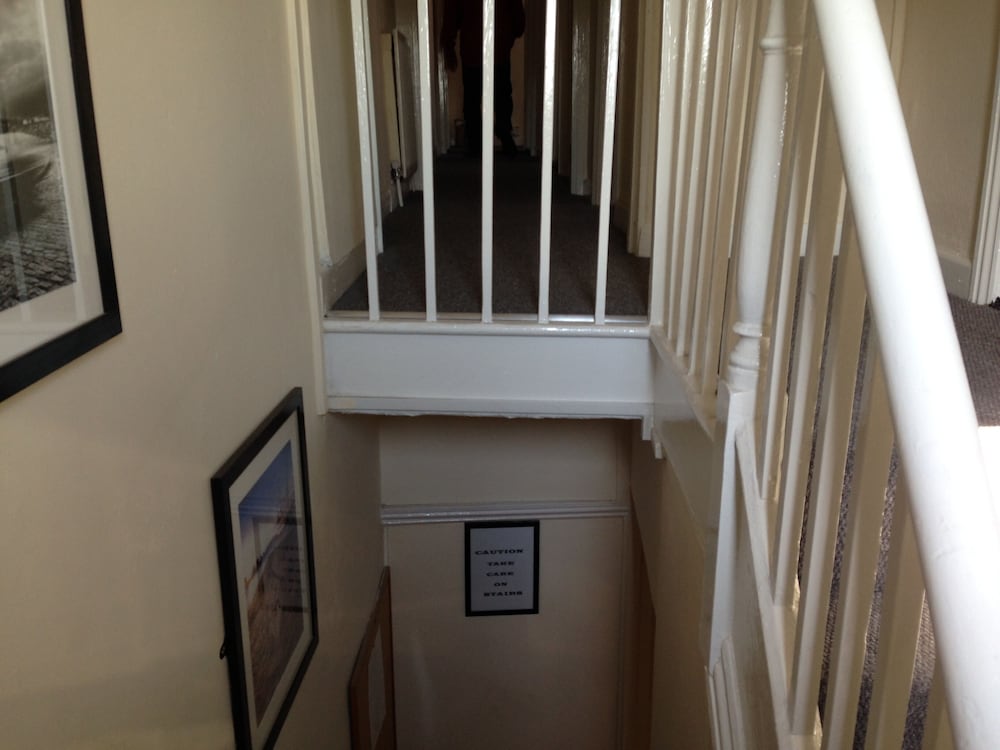 Basic Single Room, Ensuite (white room) photo 1