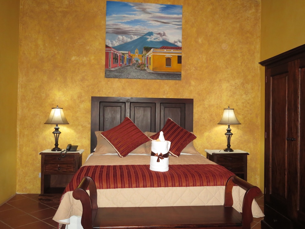 Junior, Bathtub (Fireplace Included) photo 1