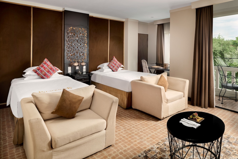 Royal Suite Twin with Balcony Pool View photo 3