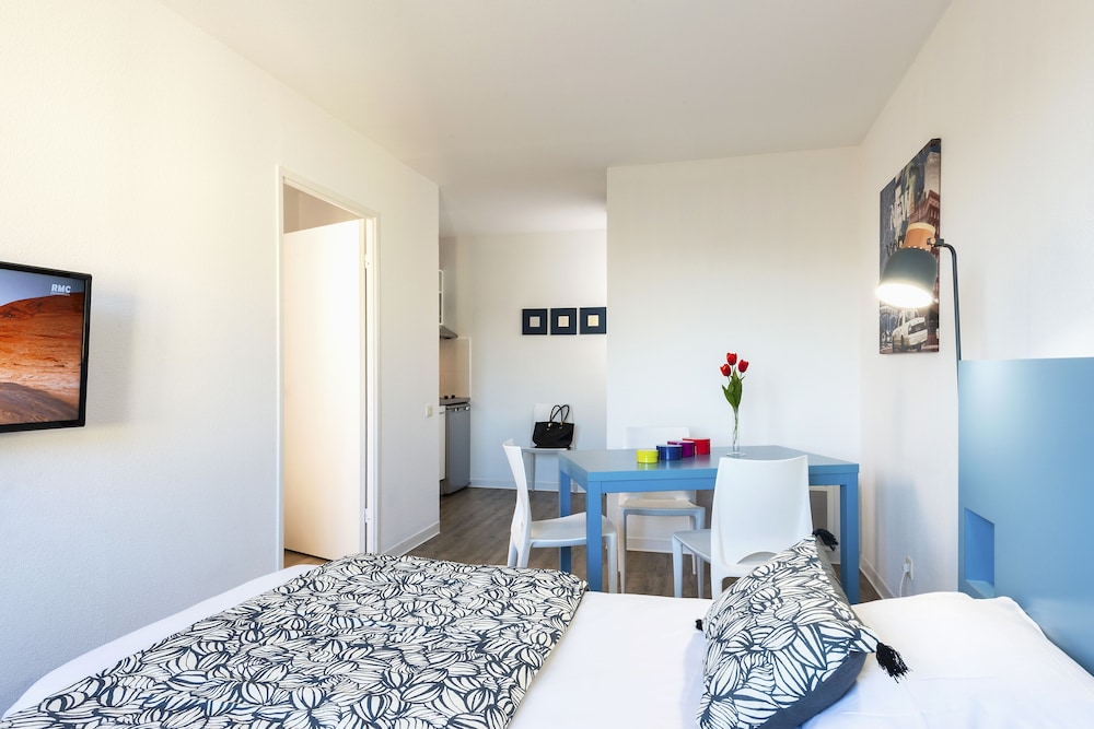 Family Apartment, 1 Bedroom - Photo 2