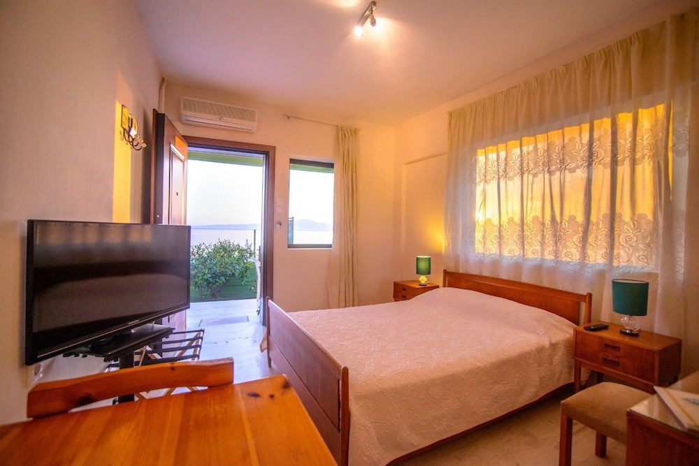 Studio, Sea View, Ground Floor photo 2