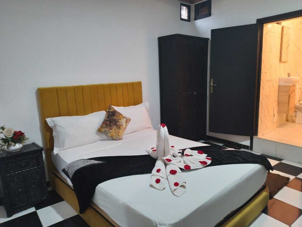 Basic Single Room - Photo 8