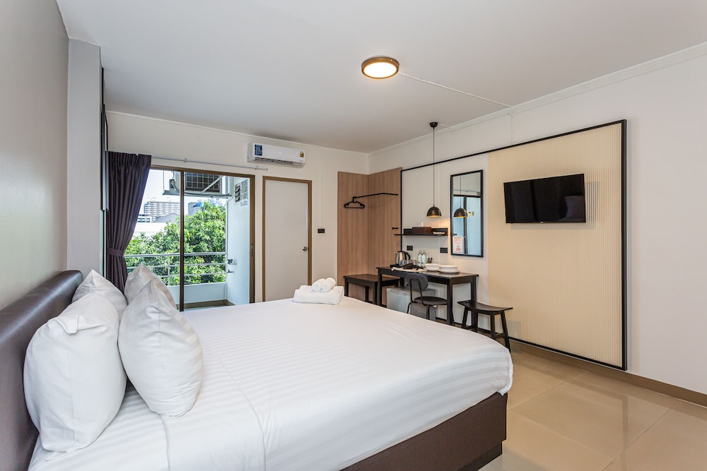 Deluxe Double Room With Balcony photo 2