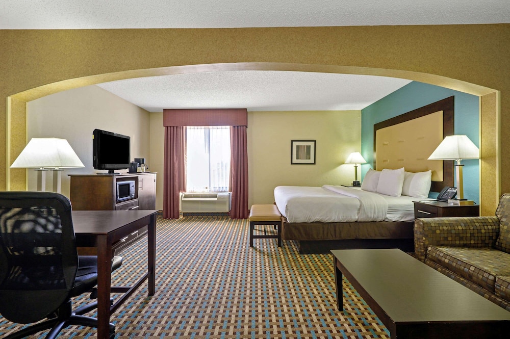 Deluxe Room, 1 King Bed, Non Smoking photo 1