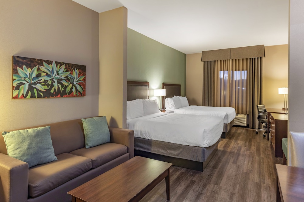 Suite, Multiple Beds photo 2