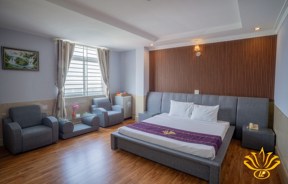 Deluxe Room, City View - Photo 1