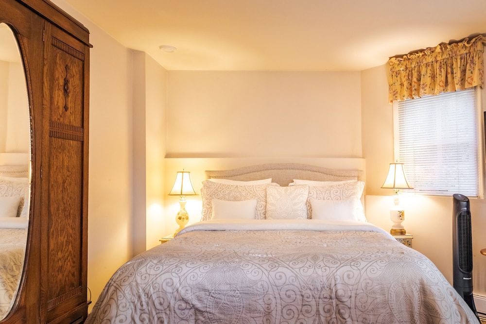 Standard Suite, 1 Double Bed, Bathtub (Garden Room) photo 1
